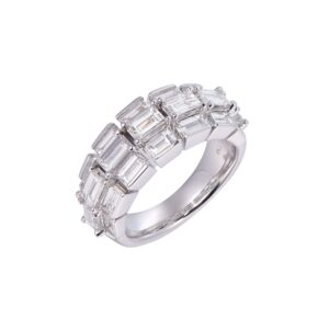 Diamond studded Ring oval cut